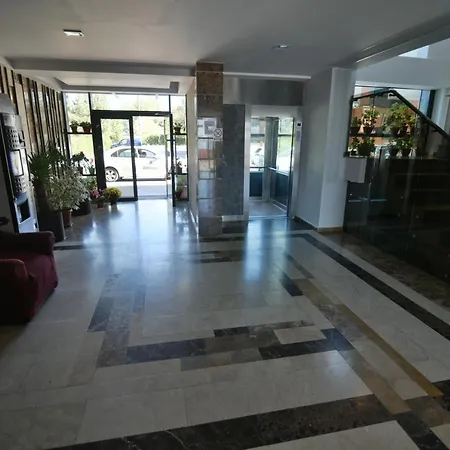 Alecsa By The Lake Apartment *