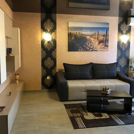 Alecsa By The Lake Apartment